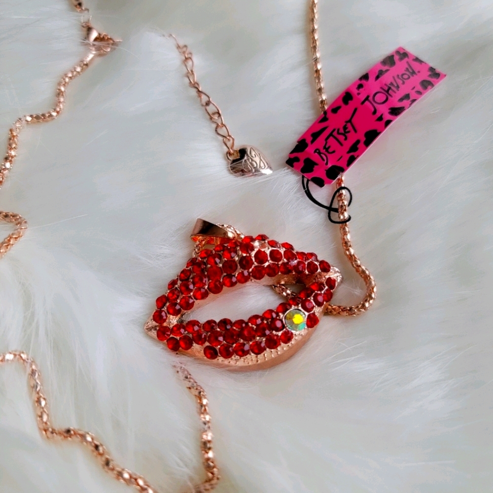 💋 Betsy Johnson Lips Necklace 💋 FREE with bundle